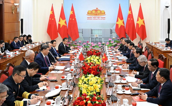 习近平会见越南国会主席陈青敏2_缩小大小.jpeg